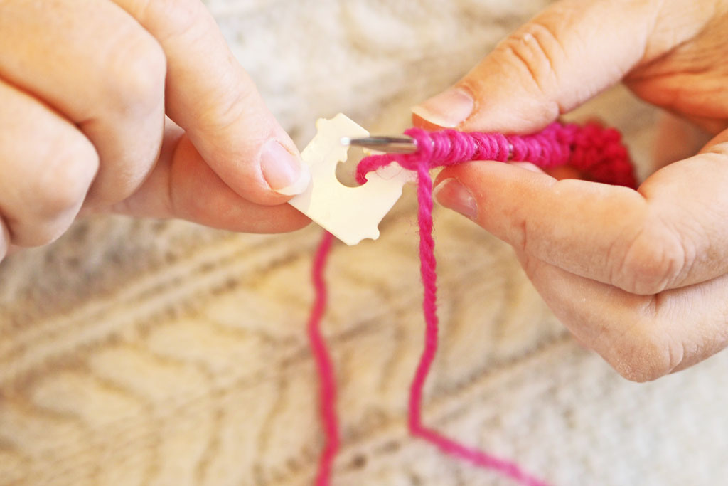beginning yarn wrapping on clip